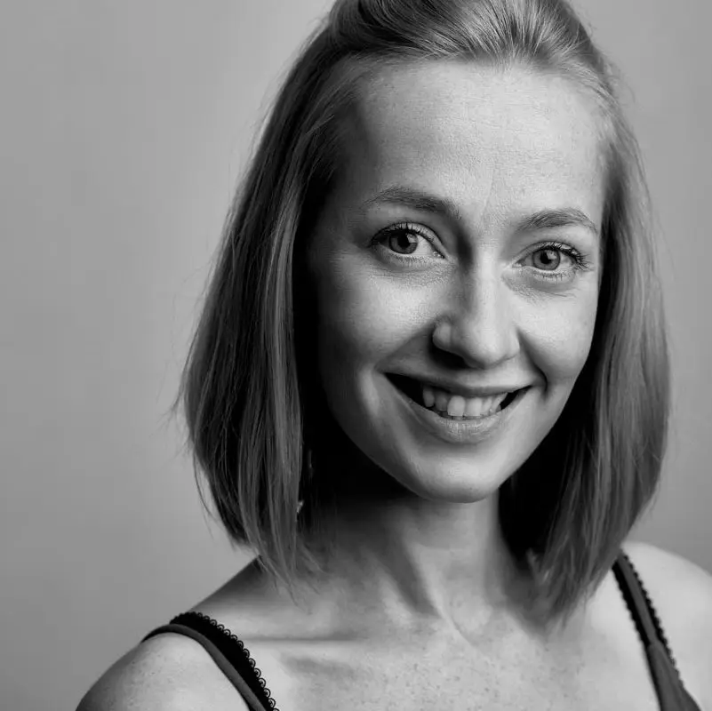 Amanda-Headshot